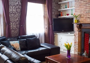 Arthouse Apartment is situated in the heart of Hull city centre Old Town
