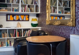 Arthouse Apartment is situated in the heart of Hull city centre Old Town
