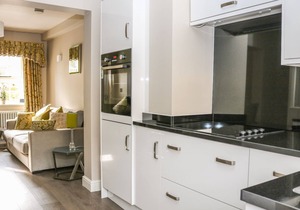 ASH COTTAGE, romantic, luxury holiday cottage in Baslow