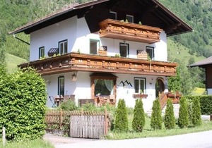 Chalet Charlotte (5 Bedrooms & 4 Bathrooms) - Sleeps up to 12