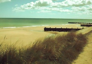 'ATARDECER' - Modern two-bedroomed chalet located on Rainbows End Park, Bacton.