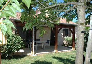Attached house with garden for 2 people and a baby in a small-scale park