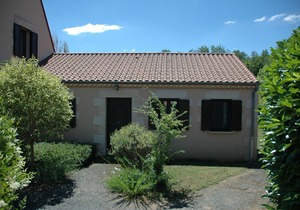 Attached house with garden for 2 people and a baby in a small-scale park