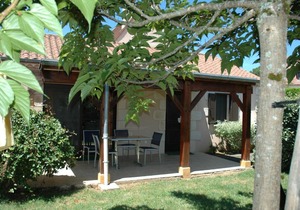 Attached house with garden for 2 people and a baby in a small scale park
