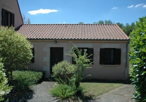 Attached house with garden for 2 people and a baby in a small scale park