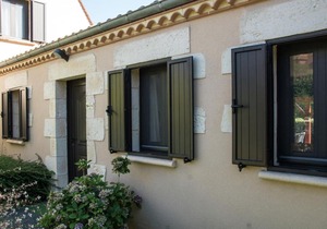 Attached house with garden for 2 people and a baby in a small scale park