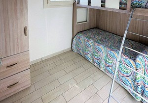 Attic three-room apartment with panoramic sea view, shared swimming pool and parking space
