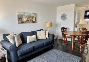 Avalon BEACH BLOCK 2 Bedroom Condo with POOL East Unit/Sleeps 4