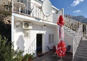 Awesome apartment in Omis with WiFi