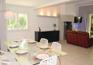 Awesome home in Grans with 5 Bedrooms, WiFi and Outdoor swimming pool