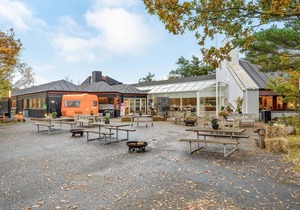 Awesome home in Grenaa with WiFi