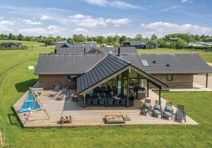 Awesome home in Odder with kitchen