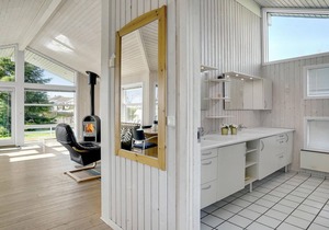 Awesome home in Strøby with WiFi