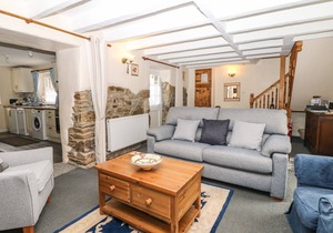 BADGER COTTAGE, family friendly, with open fire in Mawgan-In-Meneage