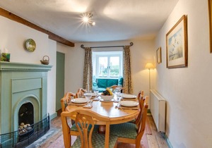 Badgers Cottage - Two Bedroom House, Sleeps 4