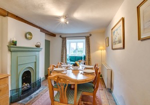 Badgers Cottage is a lovely period thatched cottage with garden and parking, situated in the picture