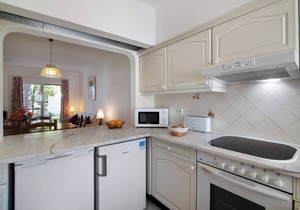 Balaia Apartment near the Beach with Shared Pools