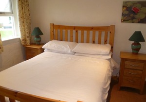 Ballyvaughan Cottage No 6 - a bungalow that sleeps 7 guests in 3 bedrooms