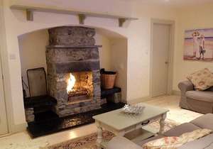 Ballyvaughan Cottage No 14 - a bungalow that sleeps 7 guests in 3 bedrooms