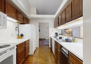 Bay View Dog-Friendly Townhouse w/Porch, Gas Grill, Washer/Dryer, Partial A/C