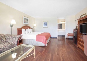 Baymont by Wyndham Paris