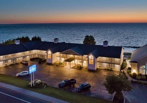 Baymont by Wyndham St Ignace Lakefront