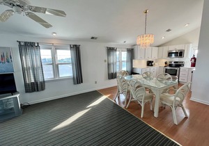 BEACH BLOCK 3 Bedroom Condo with POOL, DECK & OCEAN VIEWS/Sleeps 6