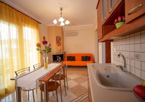 Beach flat with garden, Jacuzzi, BBQ