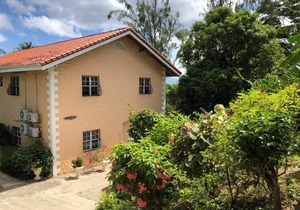 Beachfront 1 Bedroom Apartment on Courland Bay with Salt Water Pool.