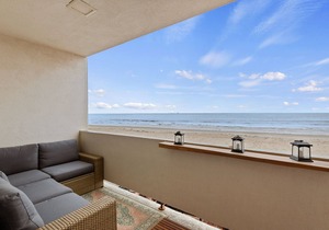 Beachfront 2BR Condo in Sunny Carpinteria