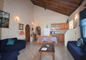 Beachfront 2BR Family Apartment Courland Bay, Saltwater Pool & Panoramic Viewsn