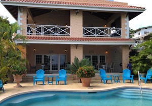 Beachfront 2BR Family Apartment Courland Bay, Saltwater Pool & Panoramic Viewsn