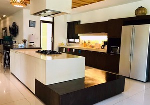 Beachfront Amatapura villa 10