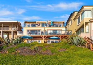 Beachfront condo with balcony & deck