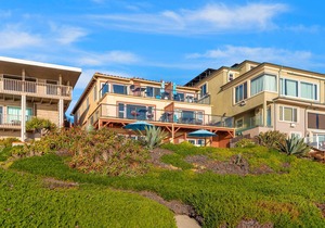Beachfront condo with balcony & deck