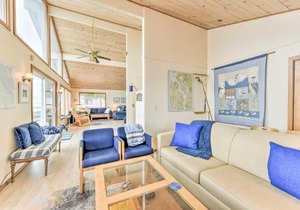 Beachfront Whidbey Island Home and Apartment!