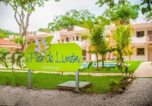 Beachin' Ground Floor 2-Bedroom - Right Across From the Beach