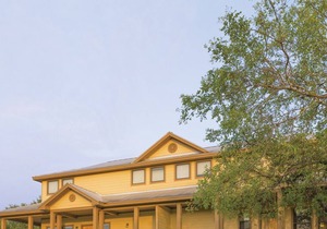 Beautiful 2 bedroom unit at resort, sleeps 6