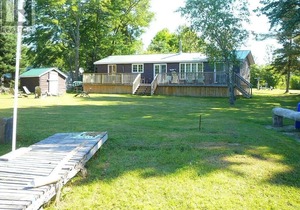 Beautiful 3 Bdrm + Bunkie Waterfront Cottage Near Gull Lake