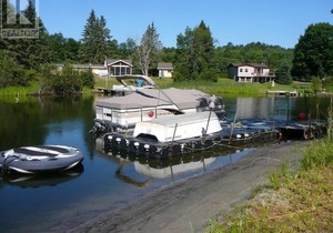 Beautiful 3 Bdrm + Bunkie Waterfront Cottage Near Gull Lake