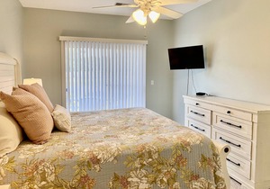 Beautiful 3 Bdrm Condo, w/ private golf course views & 5miles from Sunset Beach