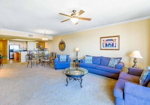 Beautiful 3 Bedroom/3 Bathroom Condo Overlooking