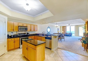 Beautiful 3 Bedroom/3 Bathroom Condo Overlooking