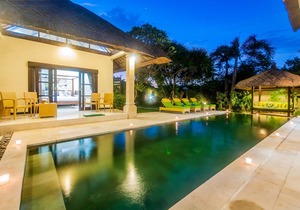 Beautiful 3BR Villa, 4Min Drive To Seminyak Square! - W/Private Swimming Pool!