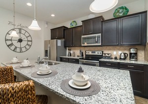 Beautiful 6 Bed 5 Bath House - Professionally maintained home w/ private pool