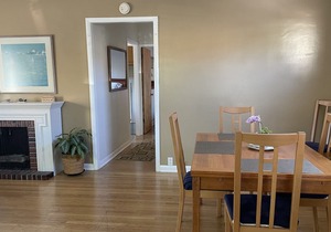 BEAUTIFUL ALKI BEACH COTTAGE 1/2 BLOCK TO BEACH 2 BR + 2 BATH