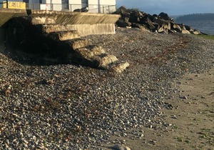 BEAUTIFUL ALKI BEACH COTTAGE 1/2 BLOCK TO BEACH 2 BR + 2 BATH