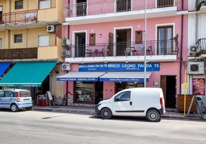 Beautiful and compact holiday apartment in a central location in Trappitello.