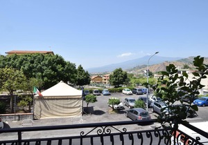Beautiful and compact holiday apartment in a central location in Trappitello.