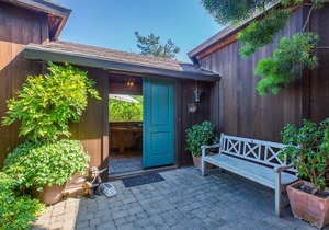 Beautiful and unique four bedroom home on the Seadrift lagoon